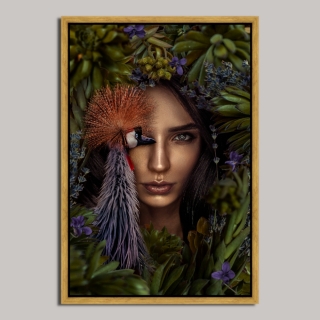 Tablou Canvas cu rama float Femeia pasăre I dim. 43 x 63 cm